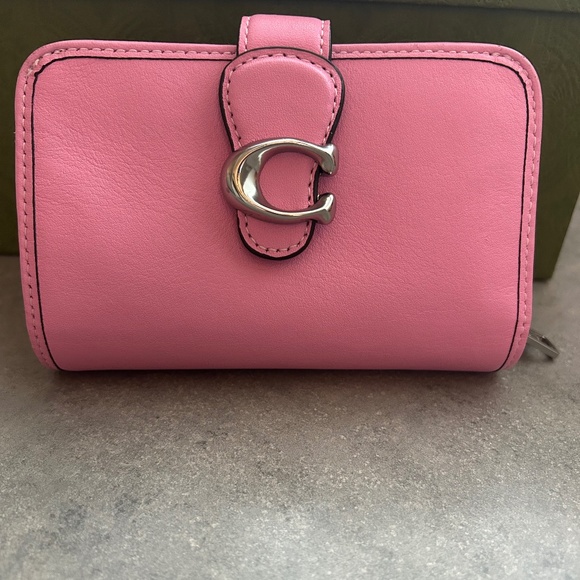 medium tabby wallet - Picture 1 of 7